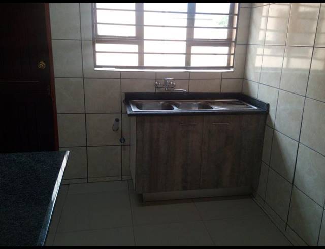 6 BEDROOM HOUSE FOR SALE IN EVANS PARK
